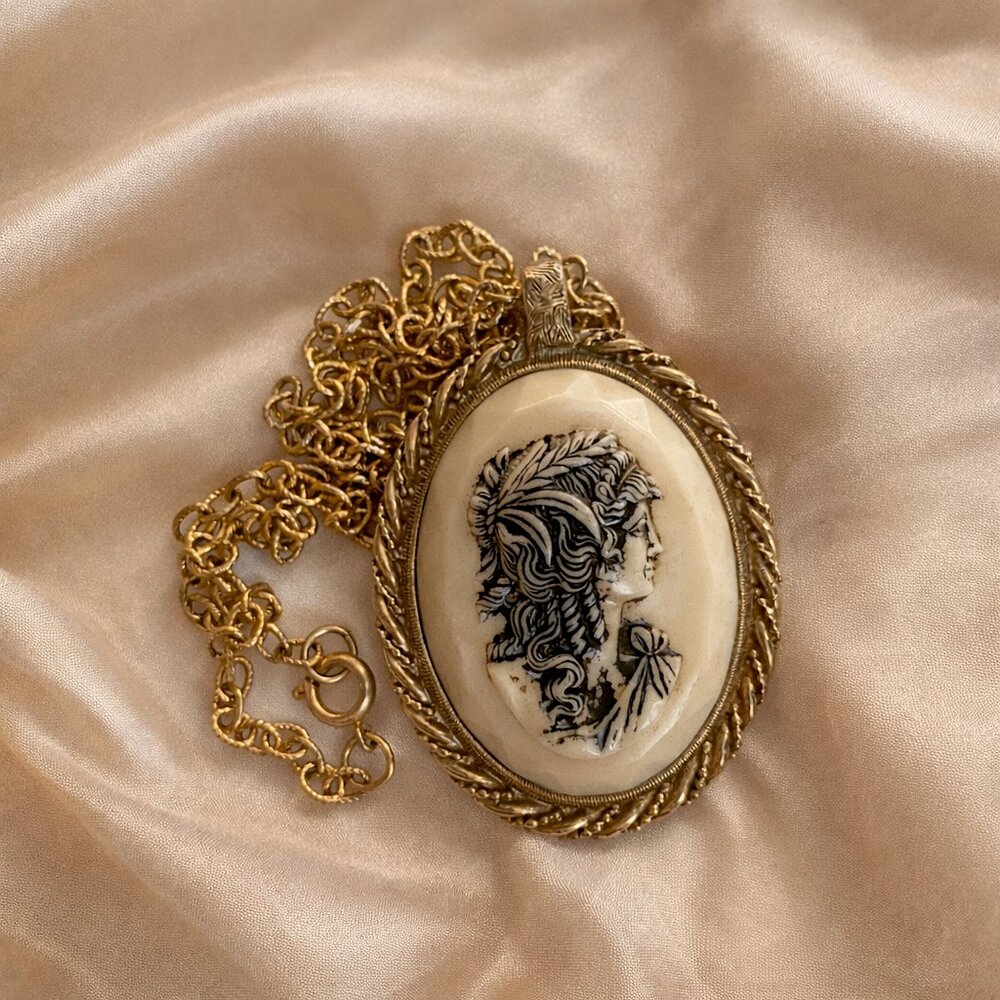 ESTATE VINTAGE Signed Sarah Coventry Gold Cameo‎ Necklace Costume Jewelry 24"
